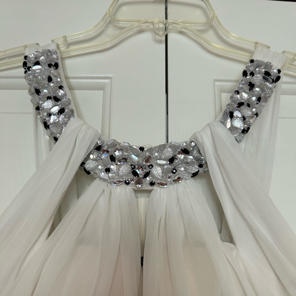 Black and White Dress - Picture 2 of 4